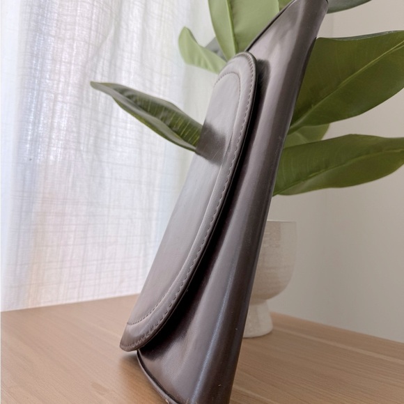 Vintage 1950s-60s brown leather oversized clutch bag - Picture 6 of 8